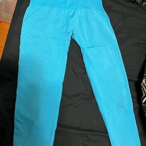 NVGTN size medium Caribbean blue curve leggings euc